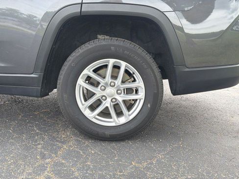 Used 2025 Jeep Grand Cherokee L Laredo image 12