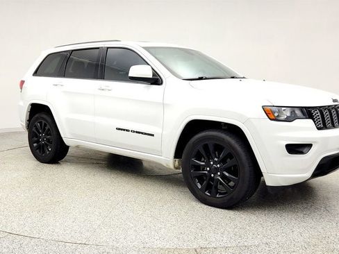 Used 2020 Jeep Grand Cherokee Altitude image 3