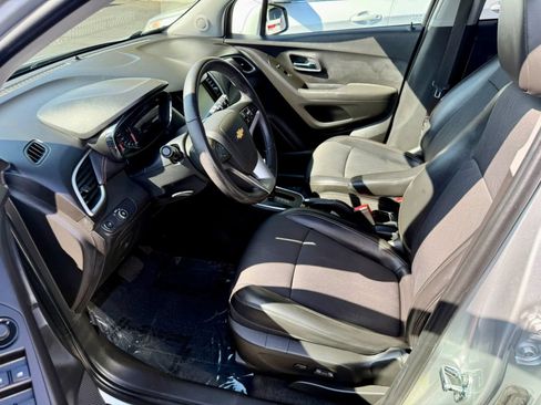 Used 2017 Chevrolet Trax LT w/ LT Convenience Package FWD image 10