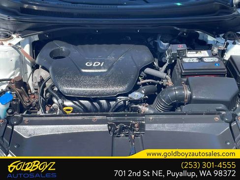 Used 2013 Hyundai Veloster w/ Style Pkg FWD image 10