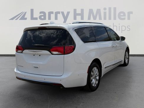 Used 2018 Chrysler Pacifica Touring-L Plus w/ Advanced Safetytec Group FWD image 5