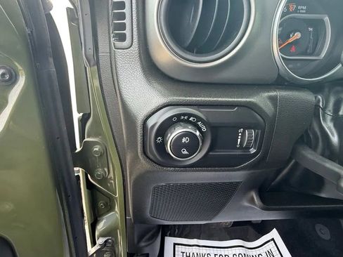 Used 2023 Jeep Gladiator Sport AWD/4WD image 25