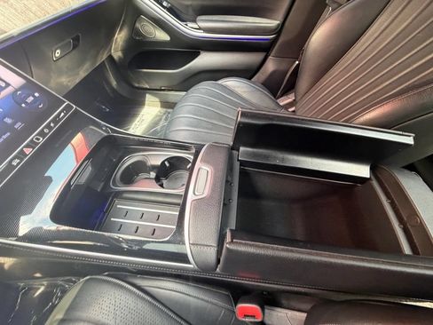 Used 2022 Mercedes-Benz S 500 4MATIC w/ AMG Line Package image 26