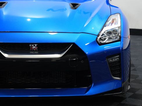 Used 2020 Nissan GT-R Premium AWD/4WD image 10
