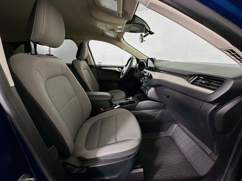 Used 2020 Ford Escape SE image 30