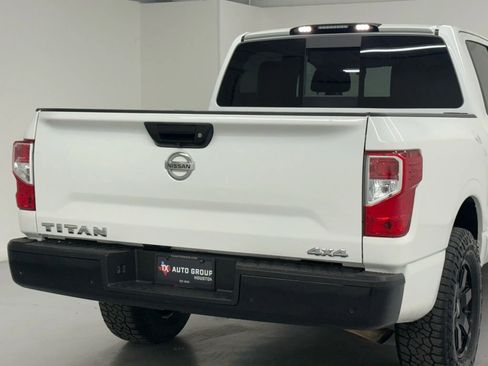Used 2020 Nissan Titan S image 12