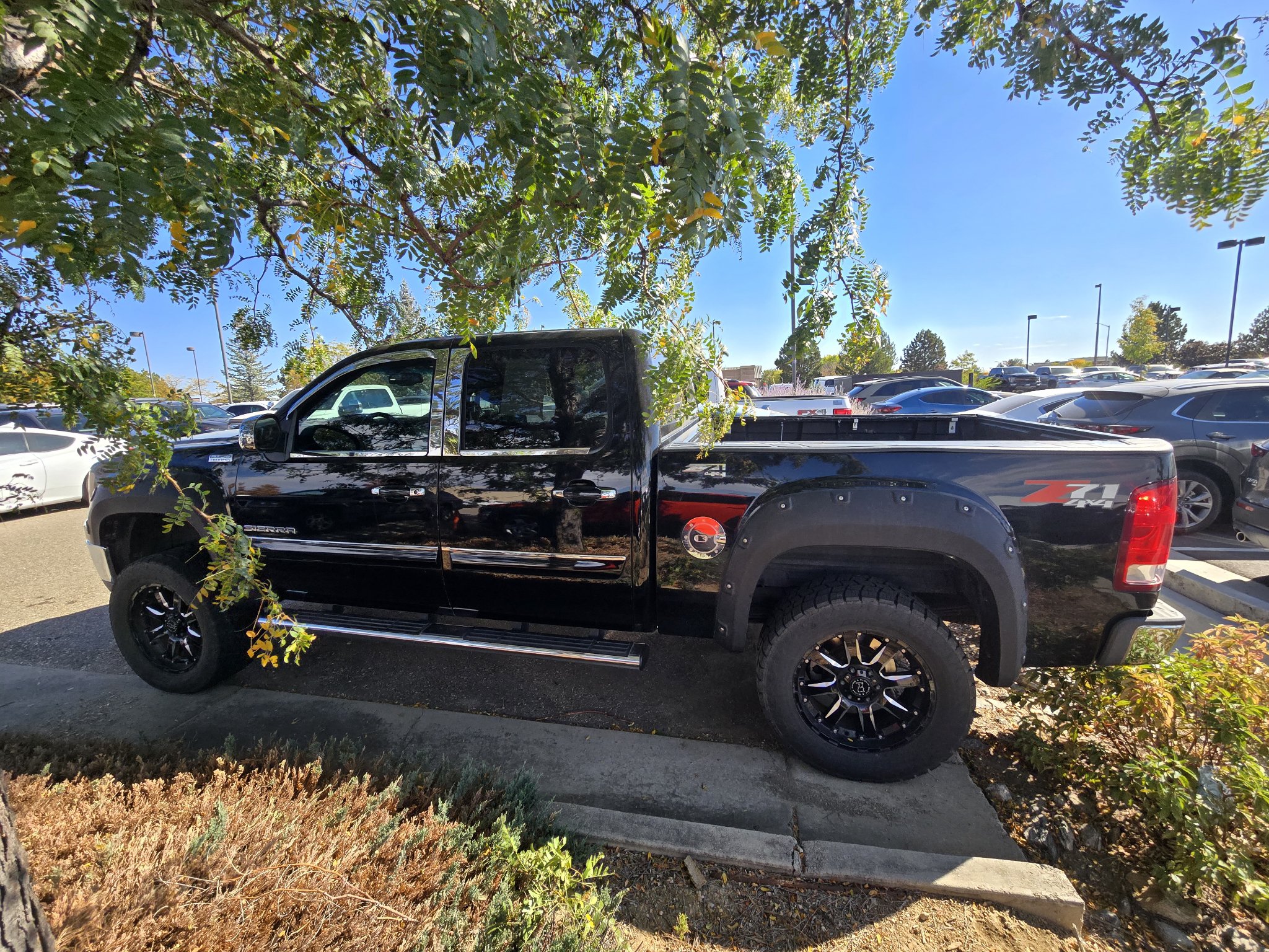 Used 2012 GMC Sierra 1500 SLT w/ All-Terrain Package AWD/4WD image 14