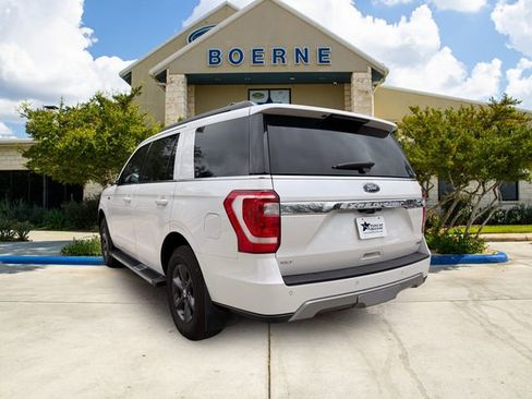Used 2019 Ford Expedition XLT w/ Equipment Group 202A AWD/4WD image 3