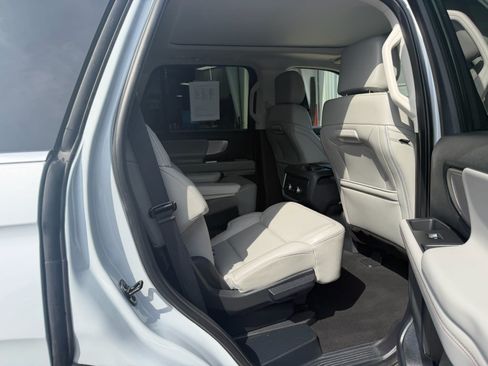 Used 2025 Ford Expedition Active AWD/4WD image 10