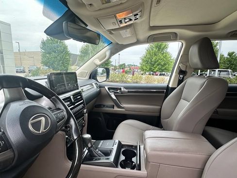 Used 2023 Lexus GX 460 Premium w/ Accessory Package AWD/4WD image 14