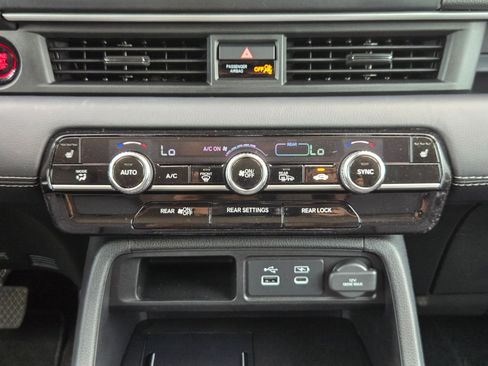 Used 2025 Honda Pilot Touring image 19