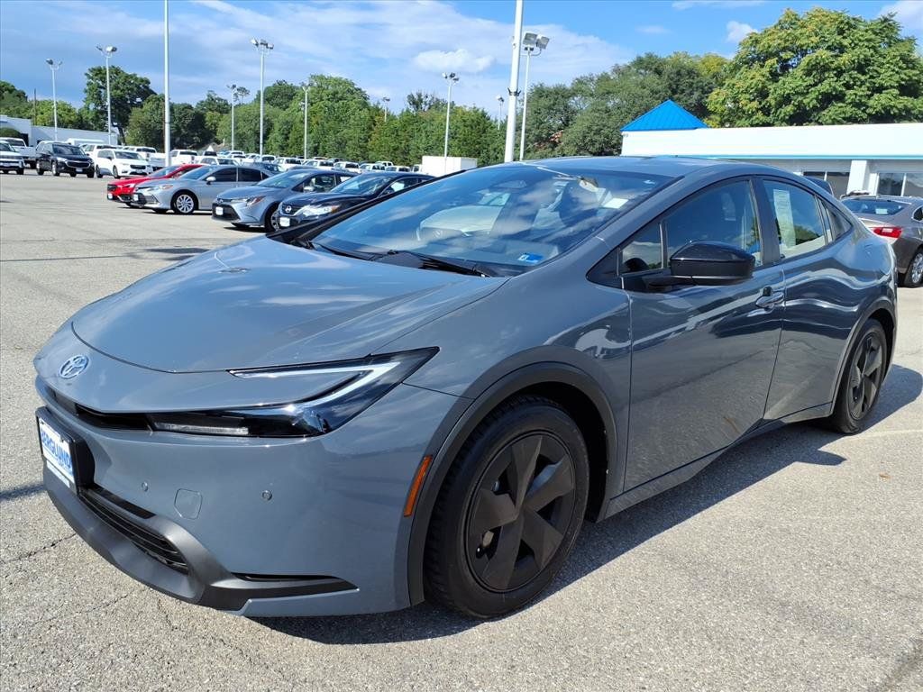 Used 2024 Toyota Prius LE FWD image 8