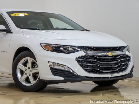Used 2024 Chevrolet Malibu LS FWD image 2