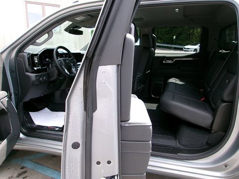 Used 2025 Chevrolet Silverado 1500 LT Trail Boss w/ LT Trail Boss Premium Package AWD/4WD image 13
