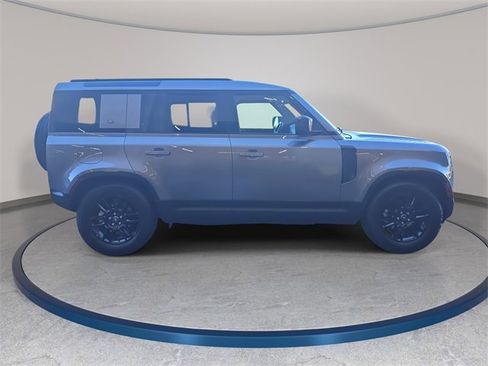 Used 2024 Land Rover Defender 110 S image 4