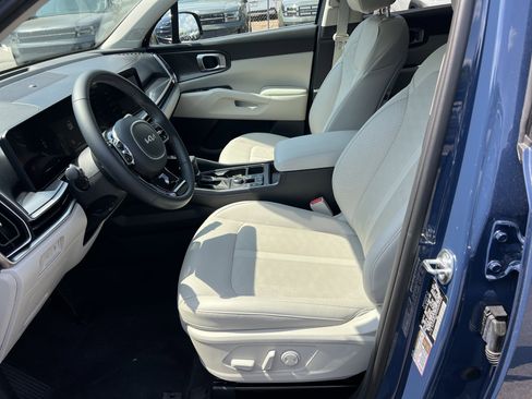 Used 2025 Kia Sorento EX w/ Panoramic Sunroof Package AWD/4WD image 9