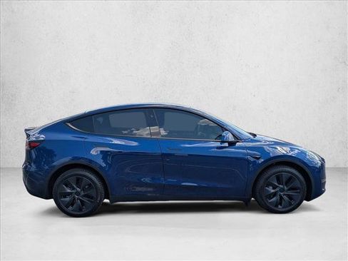 Used 2024 Tesla Model Y Long Range AWD/4WD image 4