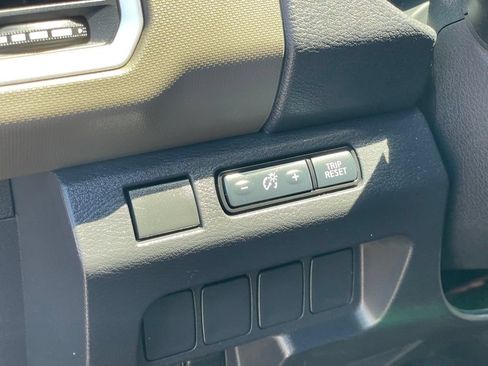 Certified 2024 Nissan Frontier SV AWD/4WD image 16