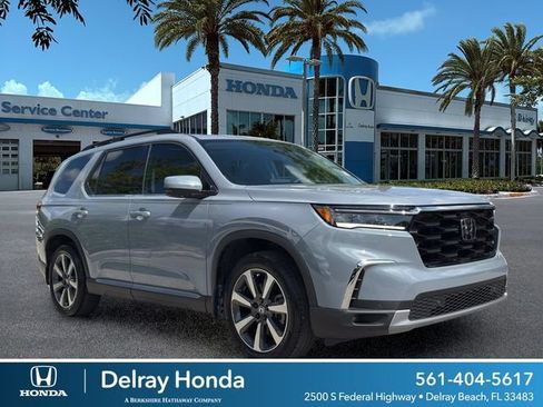 Used 2024 Honda Pilot Touring image 1