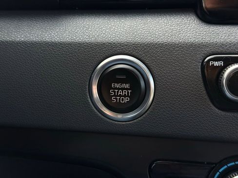 Used 2018 Kia Niro EX image 29