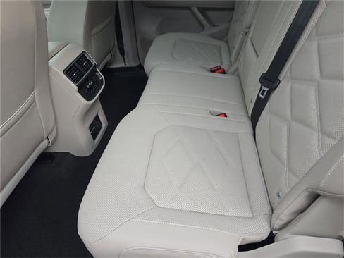 New 2026 Volkswagen Atlas SE image 12