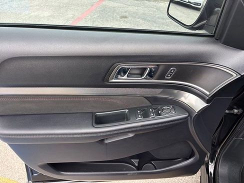 Used 2019 Ford Explorer XLT w/ Equipment Group 202A image 20