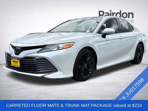 Used 2018 Toyota Camry XLE FWD image 3