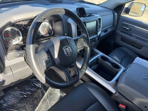 Used 2017 RAM 1500 Classic SLT w/ Luxury Group image 12