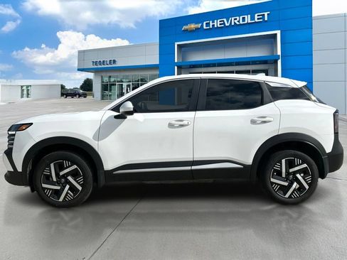 Used 2025 Nissan Kicks SV FWD image 8