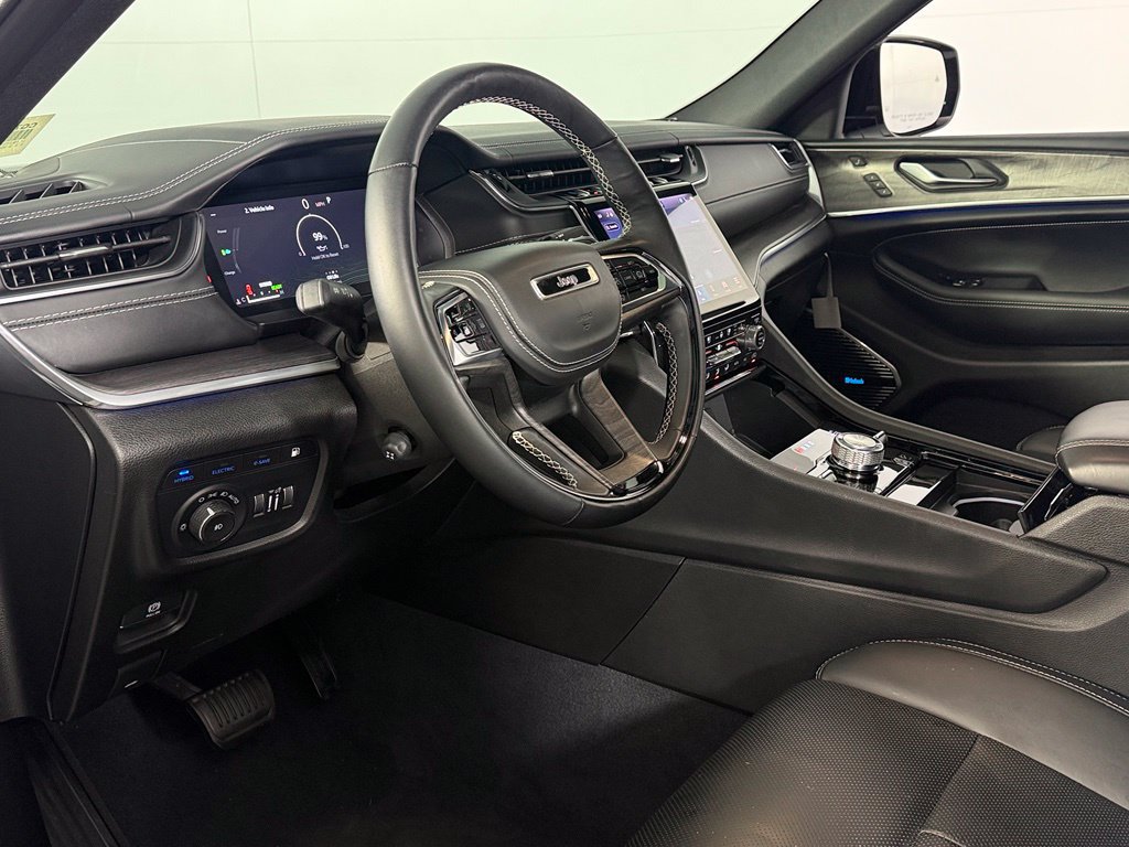 Used 2022 Jeep Grand Cherokee Overland w/ Advanced Protech Group III AWD/4WD image 14