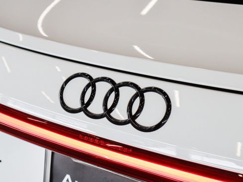 Used 2024 Audi e-tron GT Premium Plus image 30