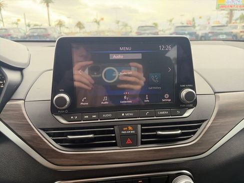 Used 2024 Nissan Altima 2.5 SV image 18