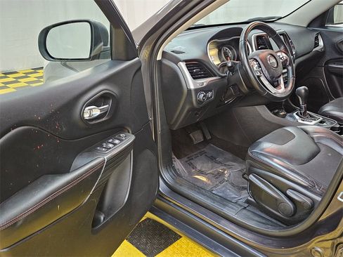 Used 2017 Jeep Cherokee Trailhawk image 20
