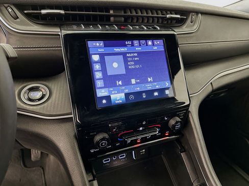 Used 2024 Jeep Grand Cherokee L Laredo image 25