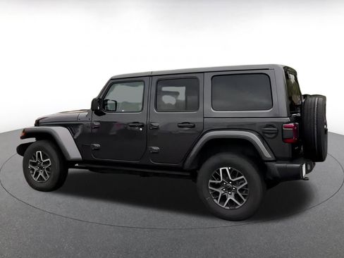 Used 2025 Jeep Wrangler Sahara image 8