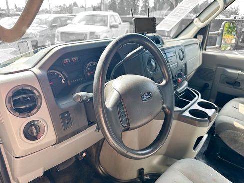 Used 2015 Ford E-350 and Econoline 350 Super Duty image 9