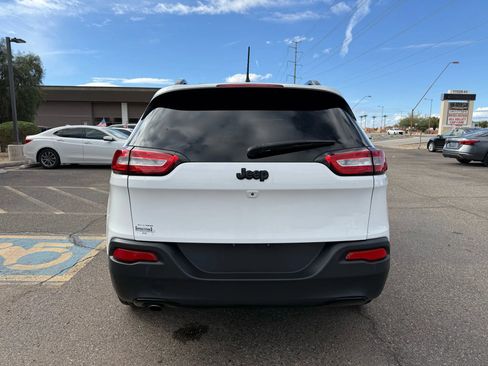 Used 2016 Jeep Cherokee Sport image 9