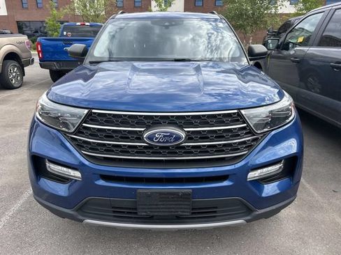 Used 2022 Ford Explorer XLT w/ Equipment Group 202A RWD image 2