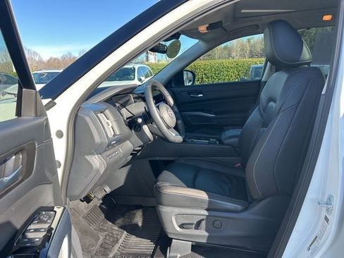 Used 2024 Nissan Pathfinder SL w/ SL Premium Package image 14
