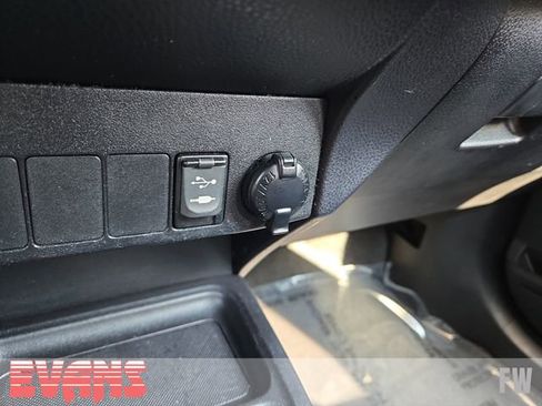 Used 2015 Toyota RAV4 LE FWD image 10