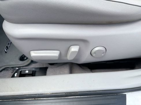 Used 2015 Toyota Camry XLE w/ Moonroof Package image 22