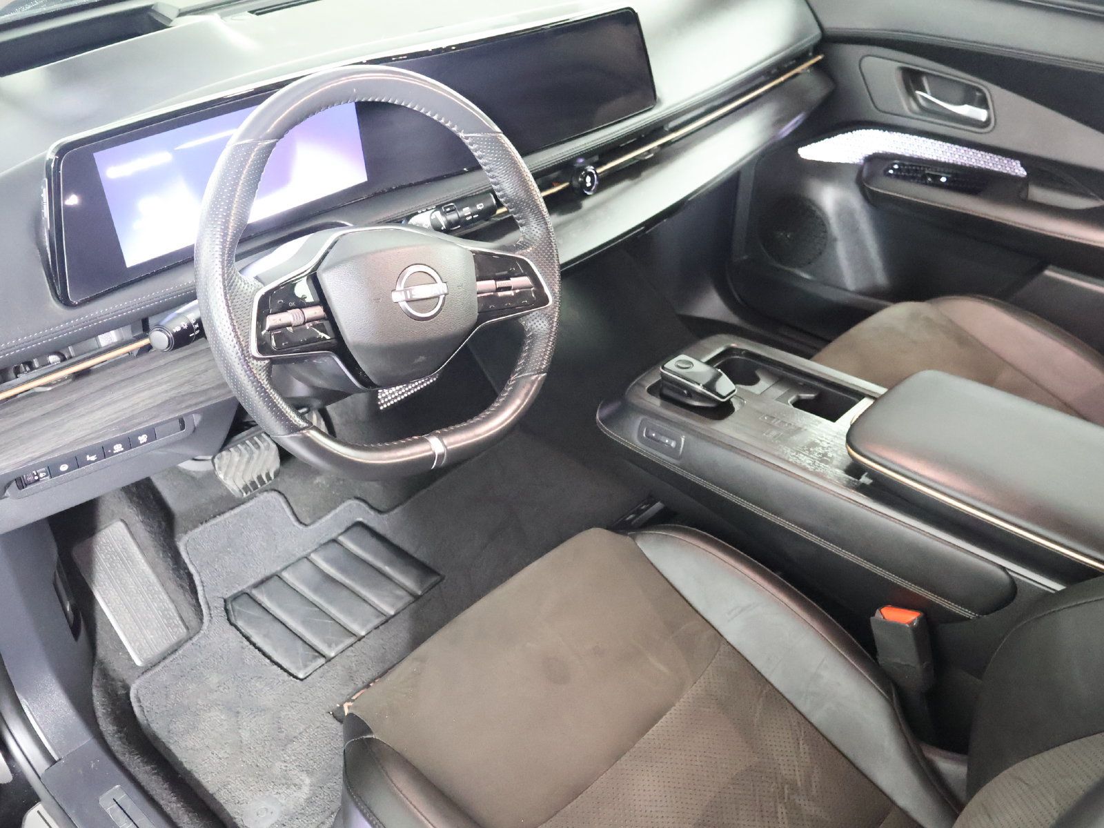 Used 2023 Nissan Ariya AWD image 26