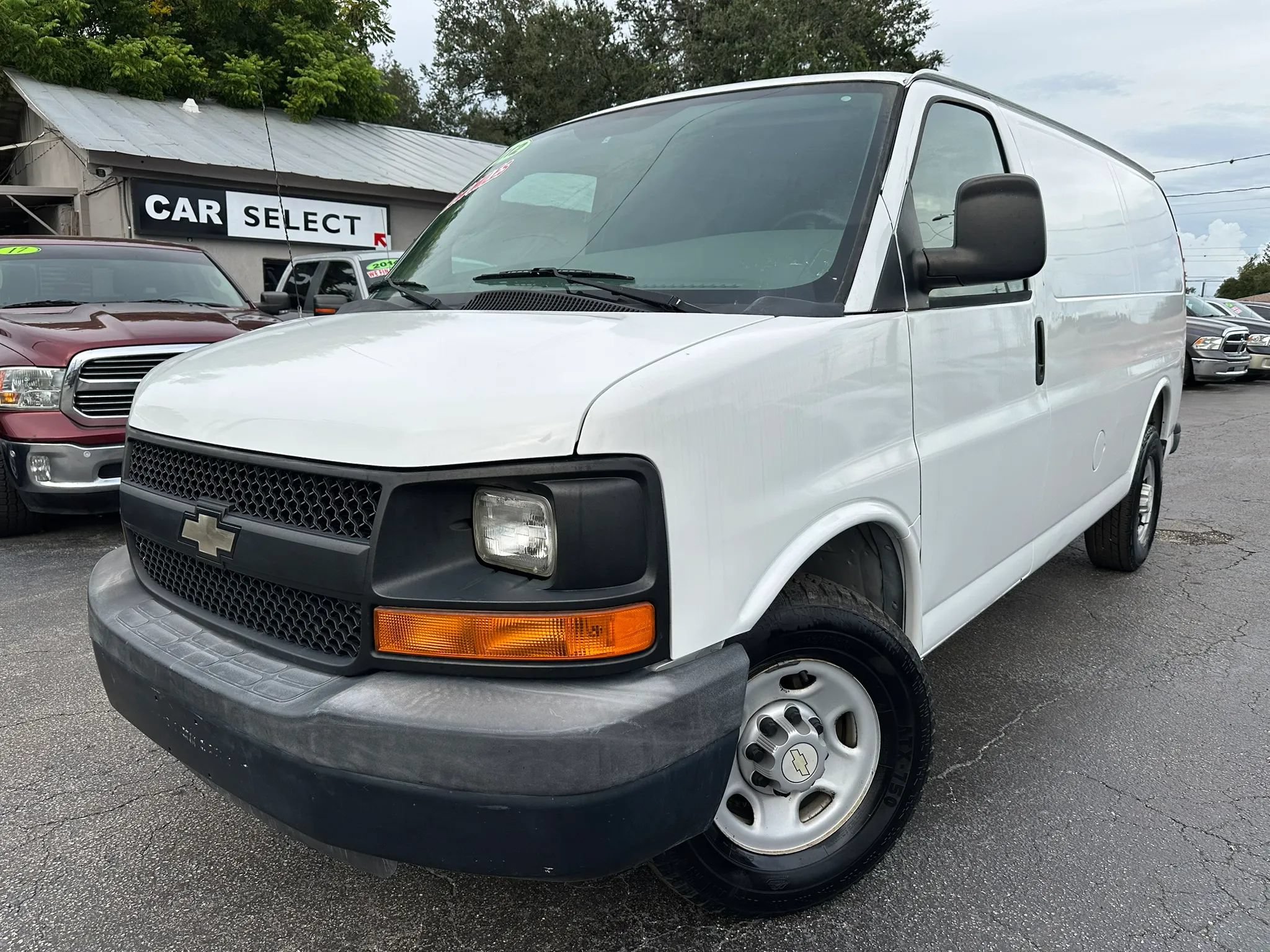 Used 2012 Chevrolet Express 2500 RWD image 1