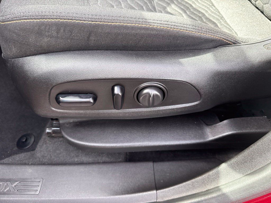 Certified 2018 Chevrolet Equinox LT FWD image 16