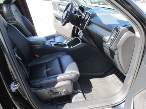 Used 2023 Volvo XC40 B5 Plus w/ Driver Assist Package AWD/4WD image 16