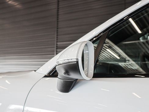 Certified 2025 Porsche Cayenne Coupe image 30