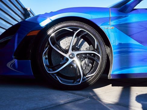 Used 2024 McLaren 750S image 3