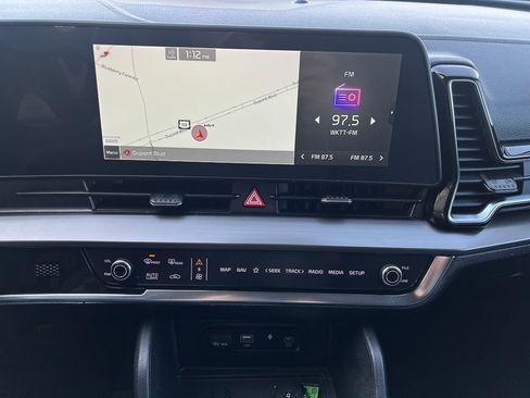 Used 2023 Kia Sportage EX image 19