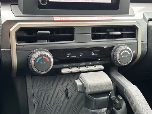 Used 2025 Toyota Tacoma SR5 AWD/4WD image 19