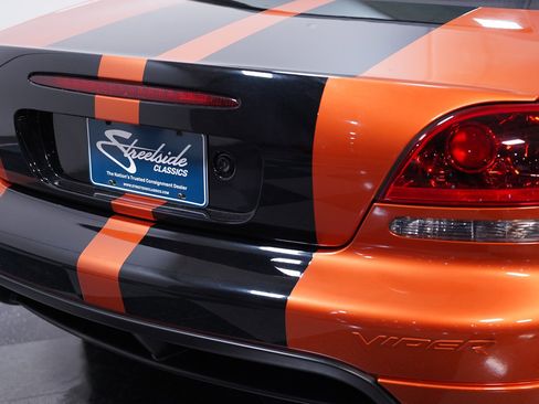 Used 2010 Dodge Viper SRT-10 image 23